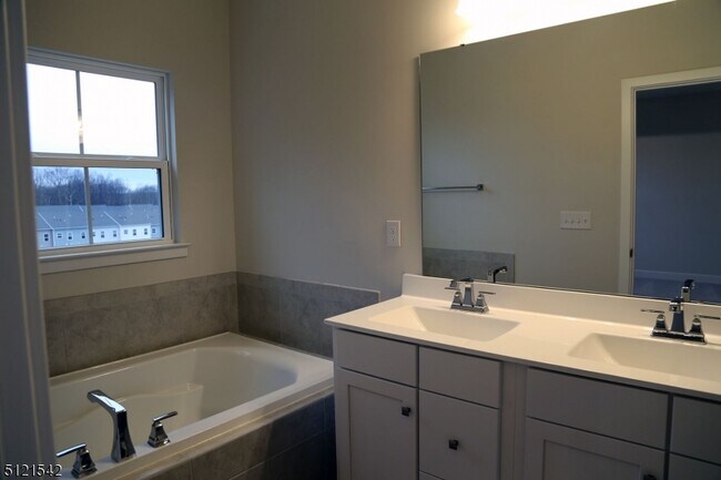 Foto del edificio - 27 Clausen Ct