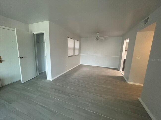 Foto del edificio - 6519 W Newberry Rd