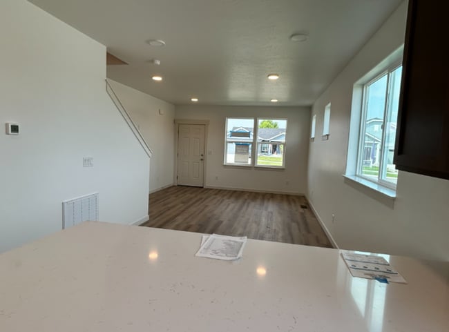 Building Photo - 829 S Camas Ln