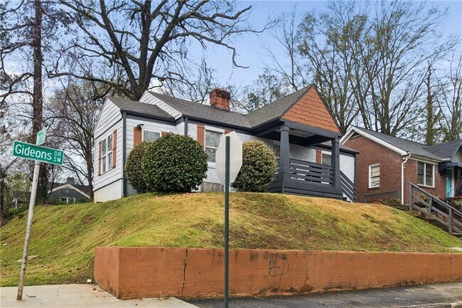 Building Photo - 1298 Gideons Dr SW