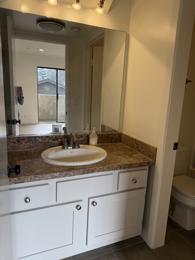 downstairs bathroom - 10330 Riverside Dr