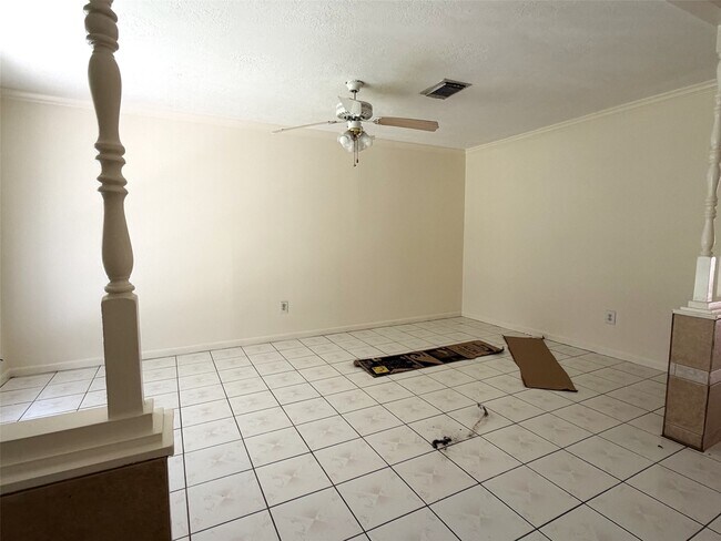 Building Photo - 10830 Overlea Dr