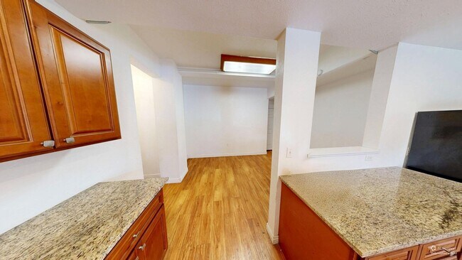 Building Photo - 1105 11th St