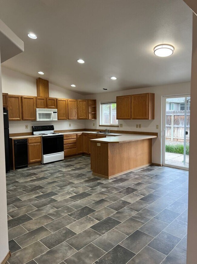 Building Photo - 2 br, 2 bath House - 2808 SW Salmon Avenue