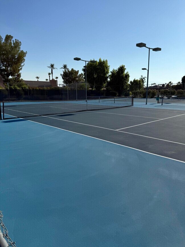 Foto del edificio - 44299 Capri Ct