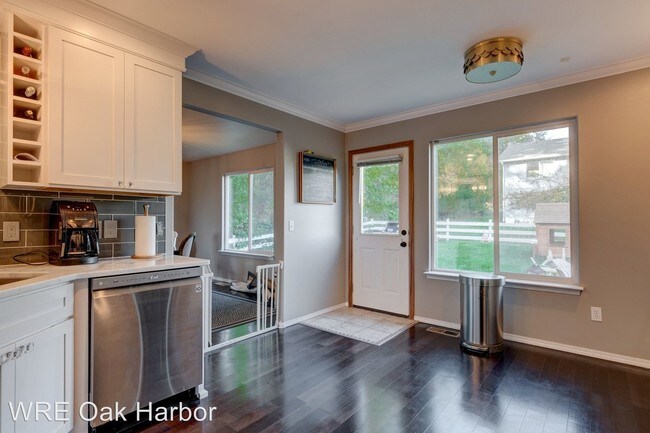 Building Photo - 5 br, 2.5 bath House - 395 SW Stroops Drive