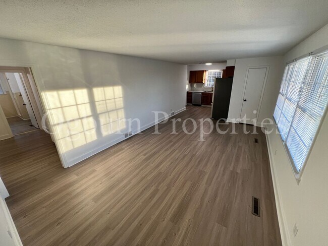 Foto del edificio - 117 Caroline Ct