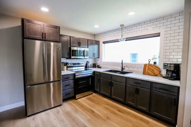 Building Photo - 2601 W 13th St