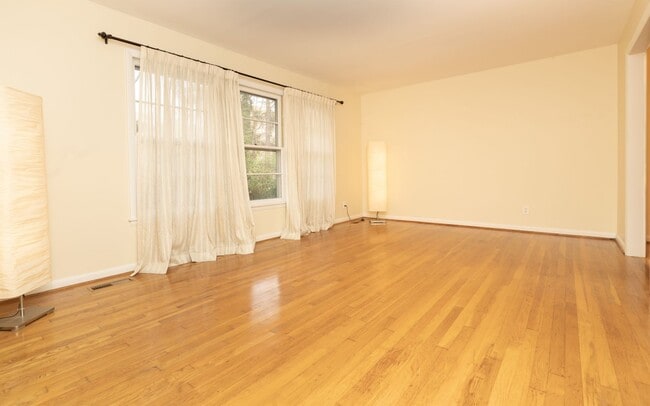 Building Photo - 3 Bedroom Durham Home with Fenced in Yard ...