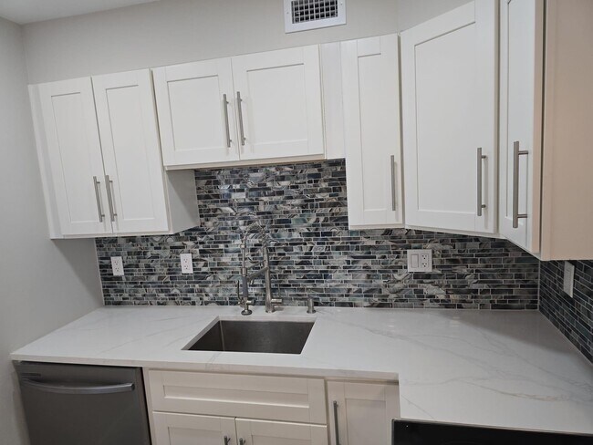 Foto del edificio - 215 Normandy Ln