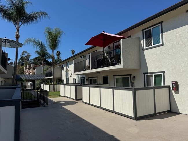 Building Photo - Vista Glen Apartments
