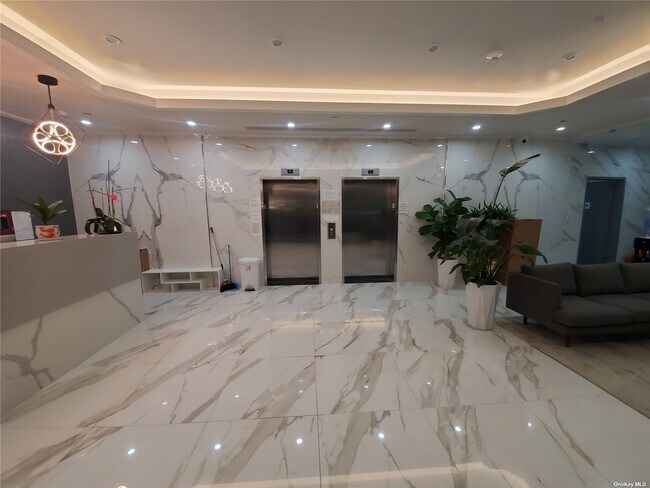 Foto del edificio - 14425 Sanford Ave