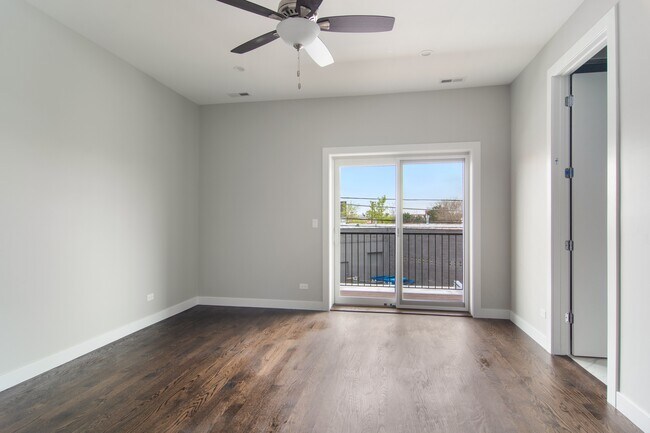 Building Photo - 2448 N Clybourn Ave