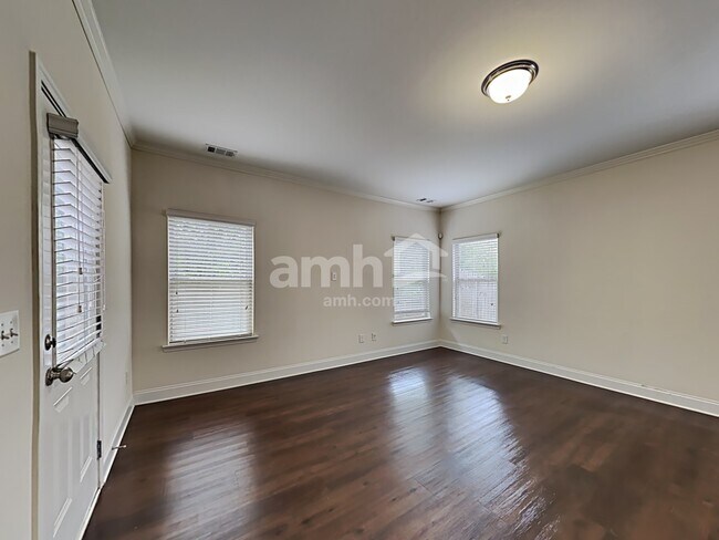 Foto del edificio - 2434 Beal St