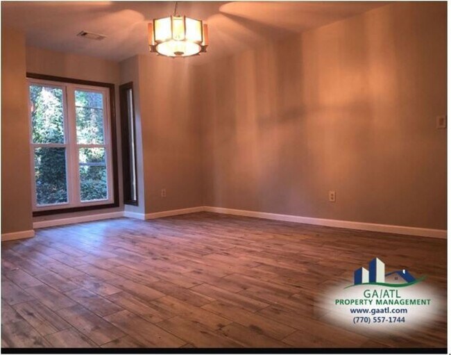 Building Photo - Spacious home in Stone Mountain with sunroom