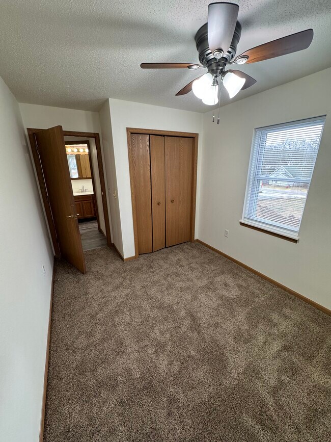 Foto del edificio - Pioneer Court Apartments
