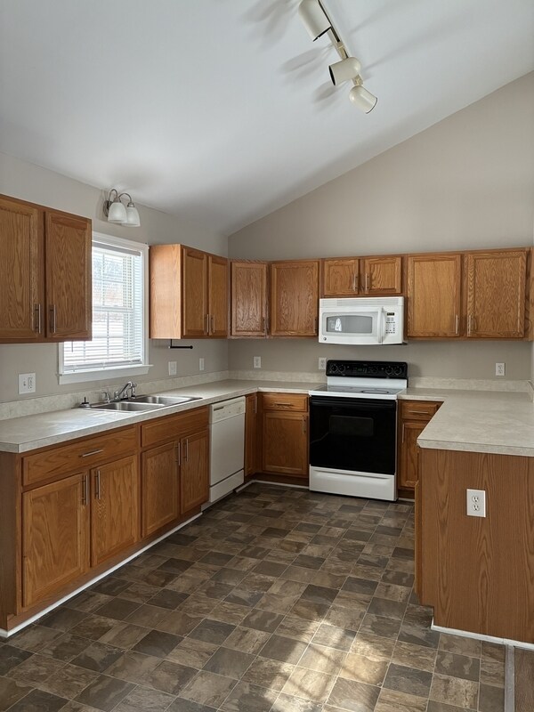 Building Photo - 231 Summerpine Pl