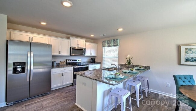 Foto del edificio - 145 Monroe Creek Blvd