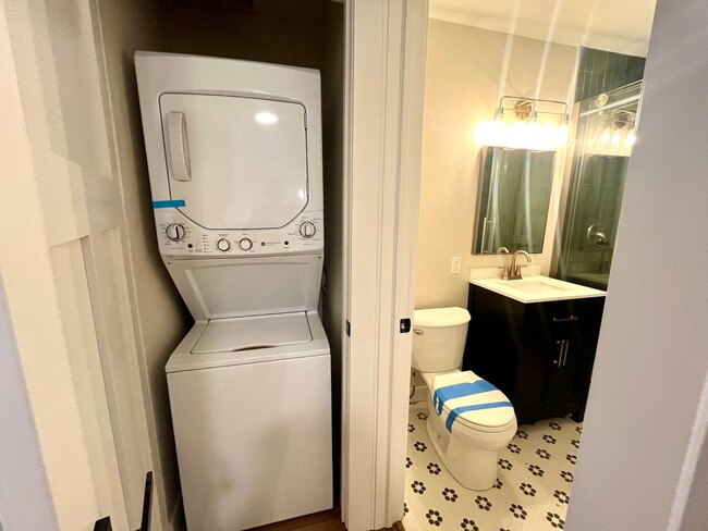 Interior Photo - 2600 E Kenwood Blvd