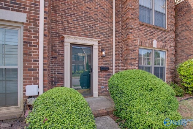 Building Photo - 1008 Heatherwood Dr SE