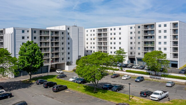 Foto del edificio - 98 Cold Spring Rd