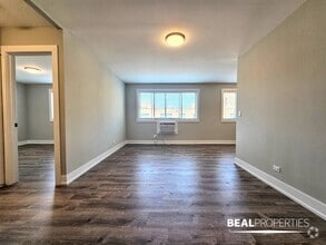 Building Photo - 530 W Surf St