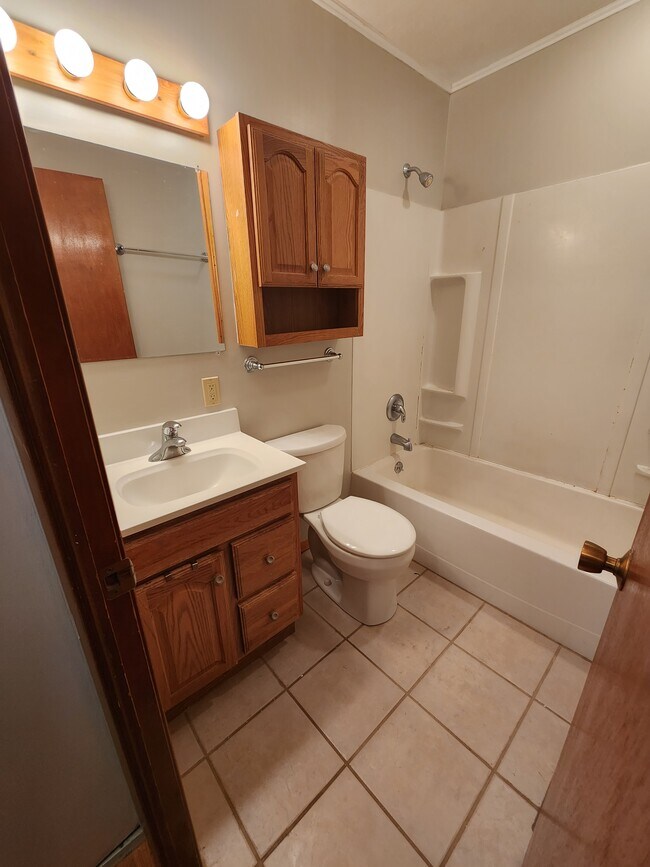 Building Photo - 8201 S Cherrywood Dr