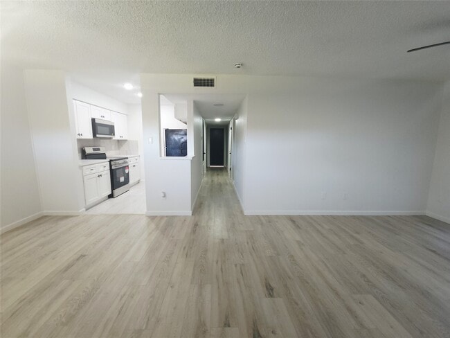 Building Photo - 12040 Mighty Oak Dr