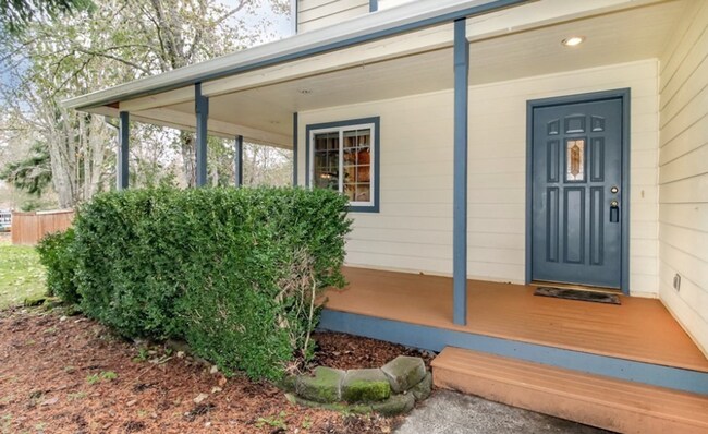 Foto del edificio - Beautiful Yelm Home with Giant Yard