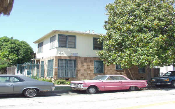 Building Photo - 637 E 8th St