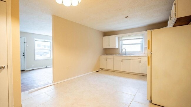 Building Photo - 801 Biddle St