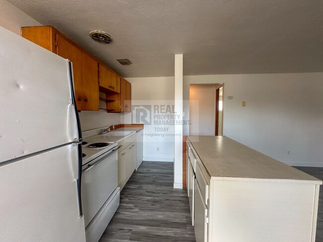 Building Photo - 1 Bedroom Unit in Tacoma! *MOVE IN SPECIAL...