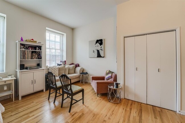 Building Photo - 341 Monmouth St