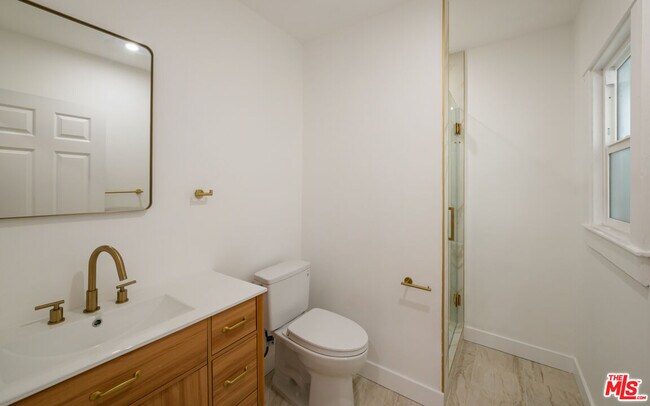 Foto del edificio - 5729 Carlton Way