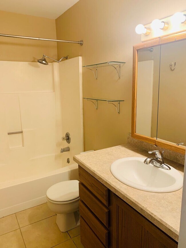 Foto del edificio - 2 Bed 2 Bath Condo