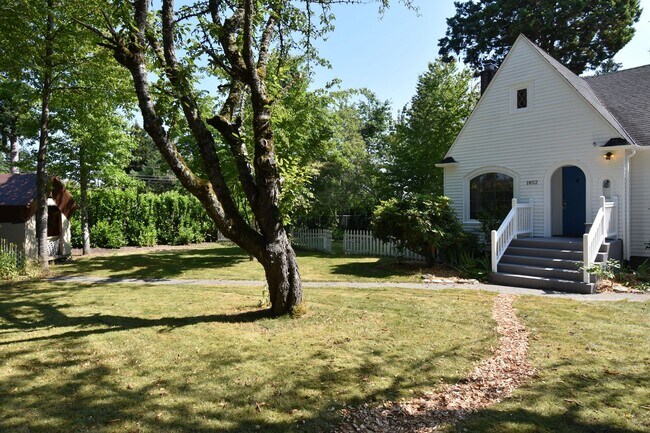 Building Photo - Beautiful Tudor Style East of Market Home ...