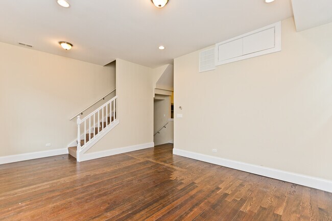 Foto del edificio - 2619 N Southport Ave