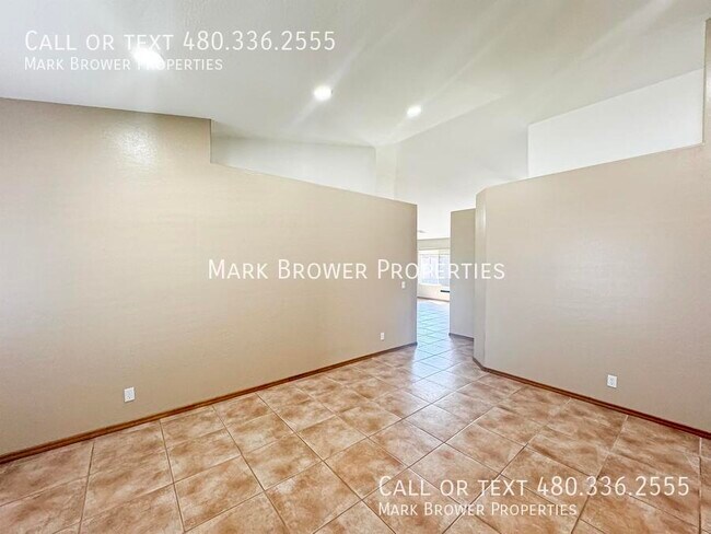 Building Photo - 566 S Esmeralda