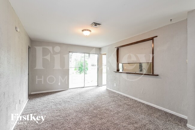 Building Photo - 3045 Kingsley Dr