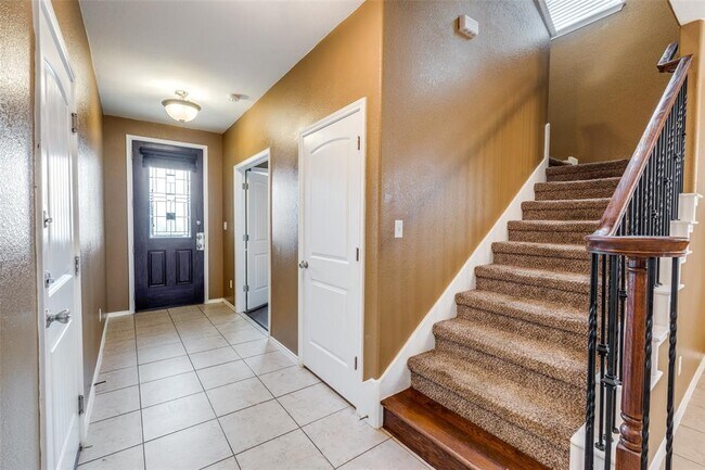 Building Photo - 305 Leather Oak Loop