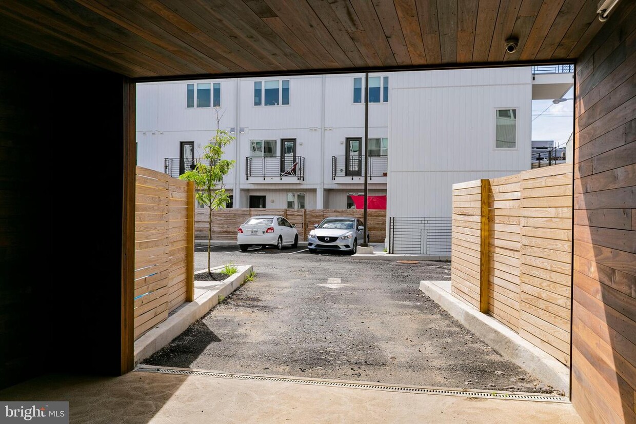 Primary Photo - 1230 N Taney St
