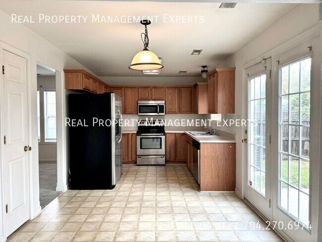 Foto del edificio - 8549 Filbert Ln