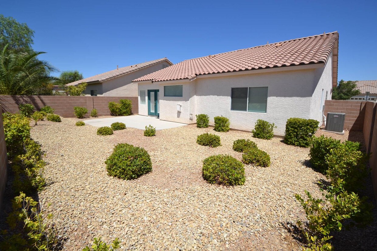 Building Photo - 4469 El Presidio Dr