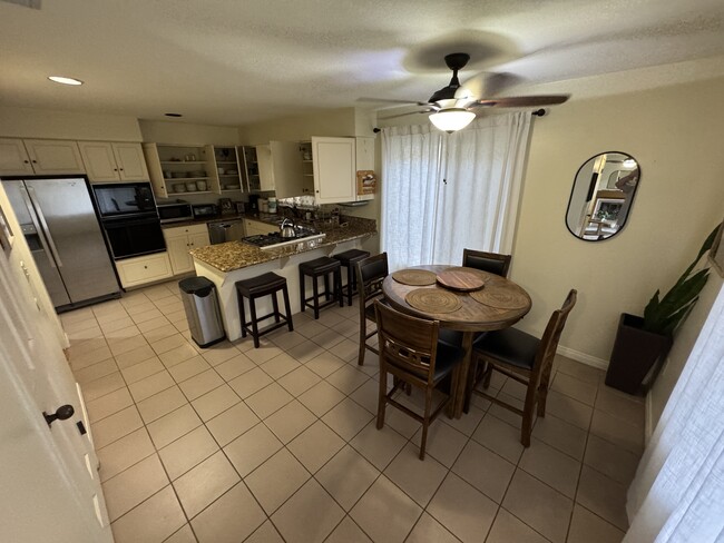 Cocina y comedor - 1139 Thomas Ave