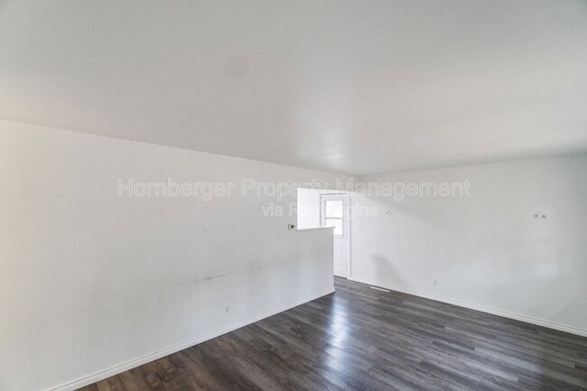 Foto del edificio - 1911 E Thurston Ave