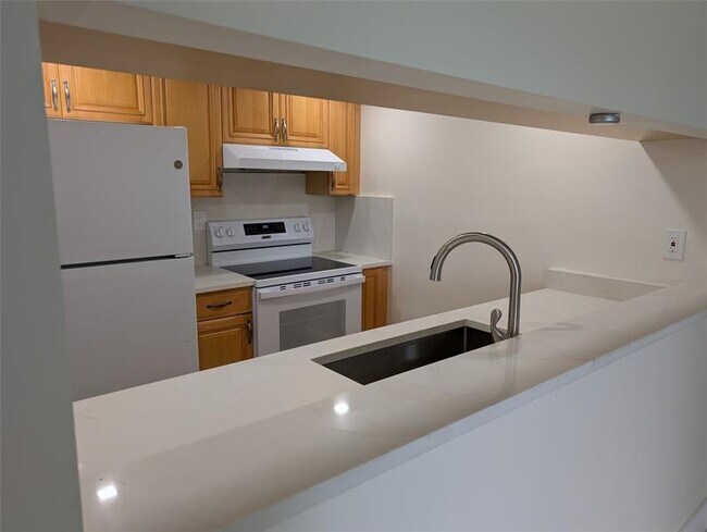 Foto del edificio - 6040 Shaker Wood Cir