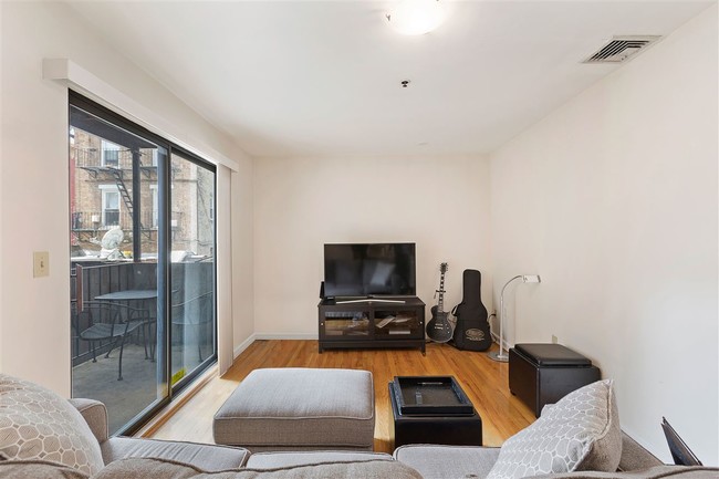 Building Photo - 406 4th St