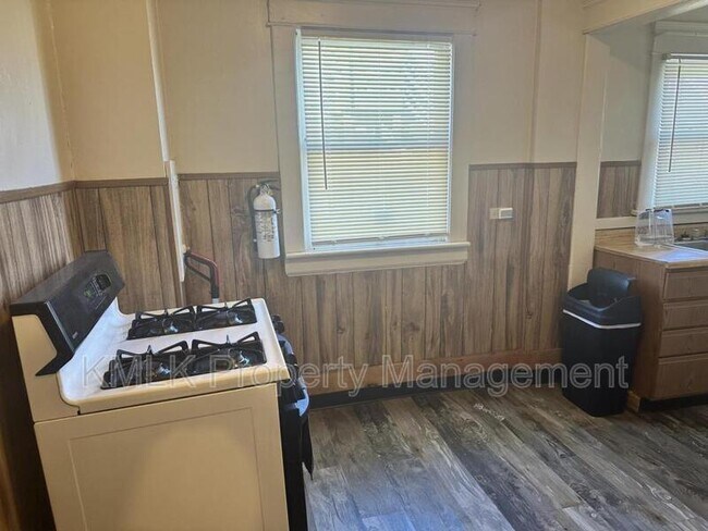 Building Photo - 543 Kling St