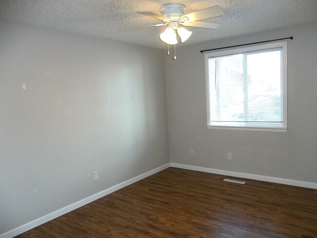 Building Photo - 903 Hersinger Pl