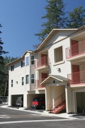 Foto principal - Redwood Village Apartments